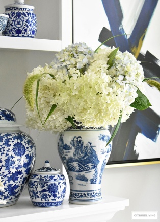 blue-and-white-chinoiserie-vase-white-light-blue-hydrangeas